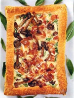 Пирог с грибами и беконом