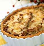 Пирог с лесными грибами, сыром и картофелем